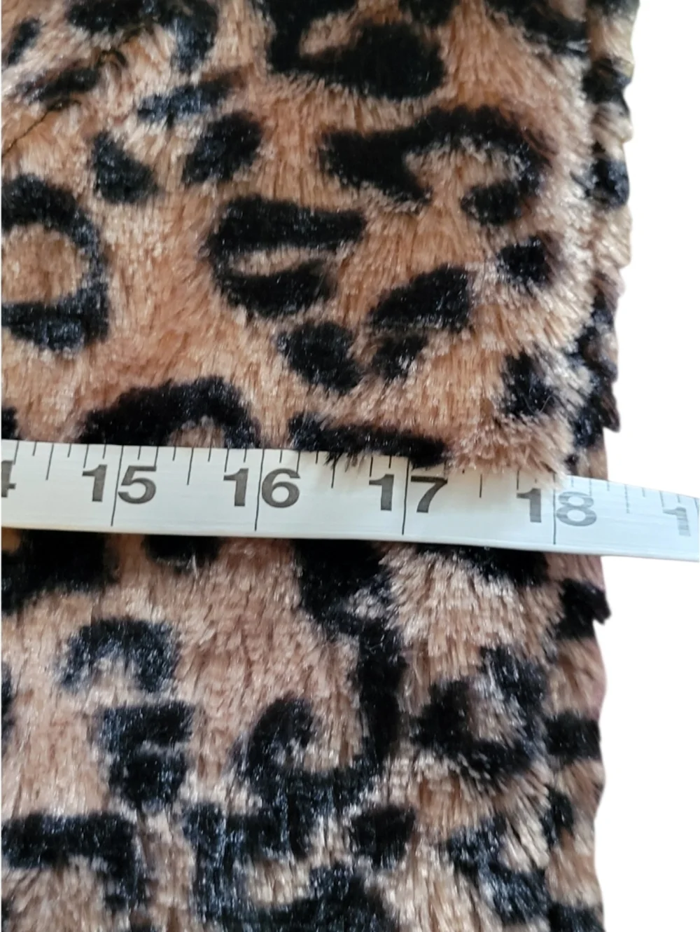 Waloo Pets Thermal Crinkle Mat For Cats Leopard Print Faux Fur Plush‎ Backing